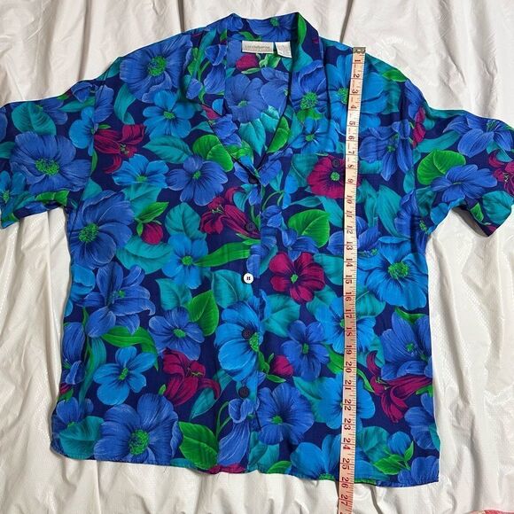 Liz Claiborne Collection Vibrant Floral Short sleeve Button-Up Shirt size 12 - Picture 9 of 10